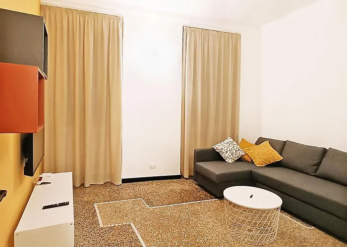 Ravecca Corner Centro Citta' Genua